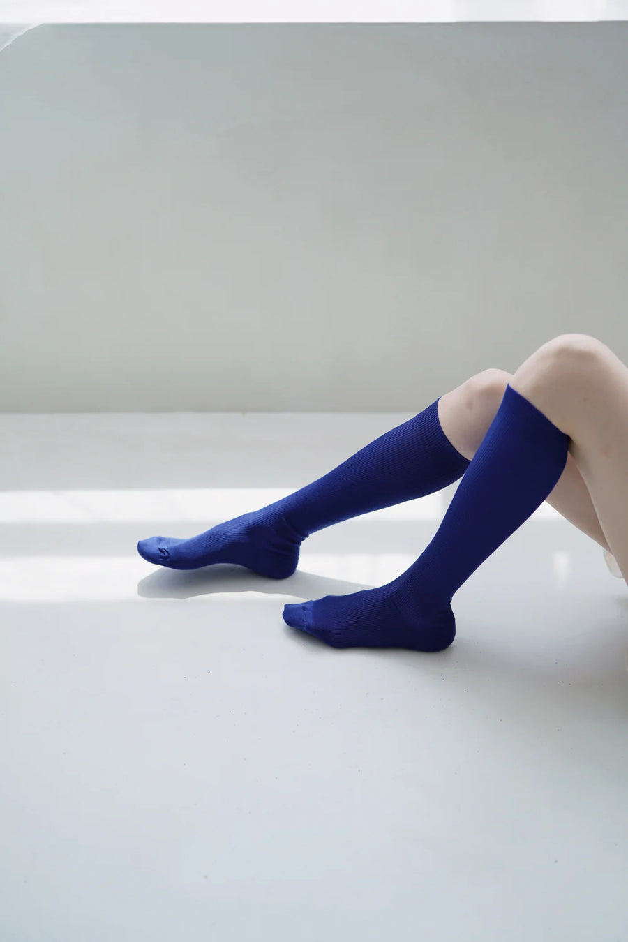 silk-ribbed-high-socks